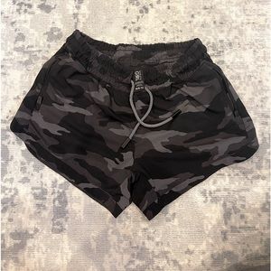 Athleta Girl Shorts w/ zipper pockets, Size M8-10, Black Camouflage